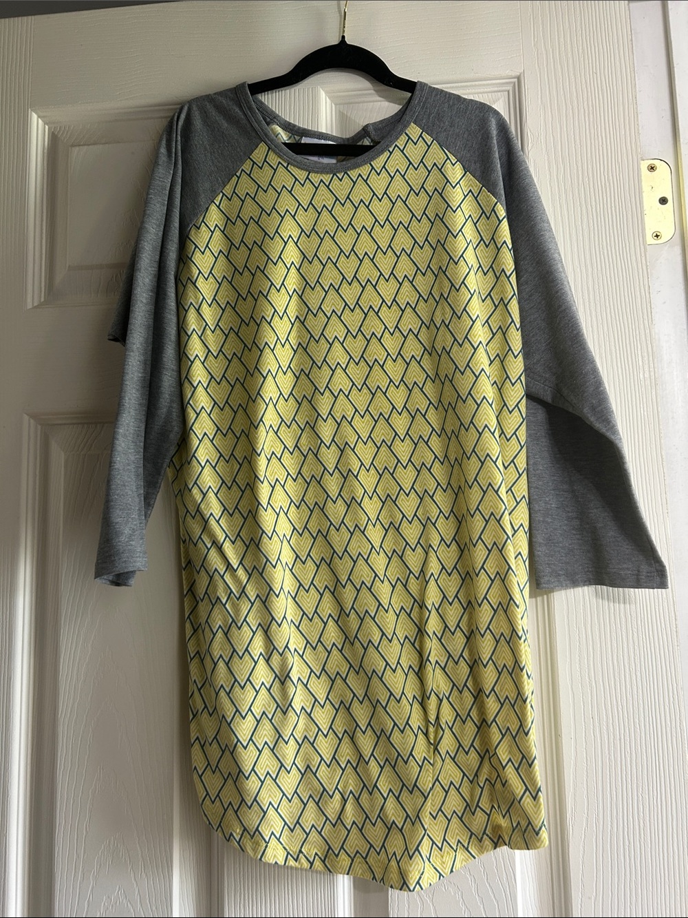 LuLaRoe Gray & Yellow Geometric Raglan Top